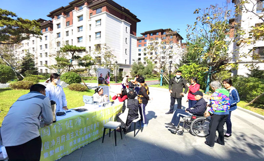 2.藥業(yè)公司聯(lián)合養(yǎng)老公司舉辦義診活動(dòng)_副本.jpg 2.藥業(yè)公司聯(lián)合養(yǎng)老公司舉辦義診活動(dòng)_副本.jpg