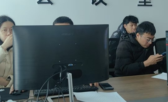 3.PC技術(shù)部經(jīng)理邵明亮帶領(lǐng)員工到中海南湖項(xiàng)目部對接相關(guān)工作_副本.jpg 3.PC技術(shù)部經(jīng)理邵明亮帶領(lǐng)員工到中海南湖項(xiàng)目部對接相關(guān)工作_副本.jpg