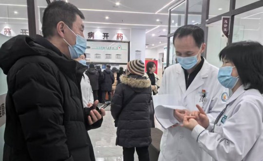 22.醫(yī)療公司門診科舉行義診活動(dòng)_副本.jpg 22.醫(yī)療公司門診科舉行義診活動(dòng)_副本.jpg