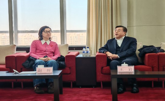 封面：王巖董事長(zhǎng)與長(zhǎng)春市人大常委會(huì)副主任趙輝座談交流_副本.jpg