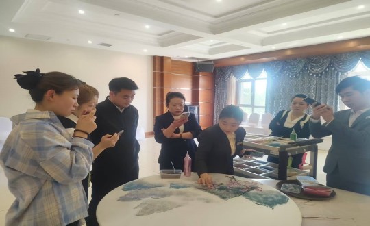 18.酒店公司沙畫藝術(shù)培訓(xùn)現(xiàn)場_副本.jpg 18.酒店公司沙畫藝術(shù)培訓(xùn)現(xiàn)場_副本.jpg