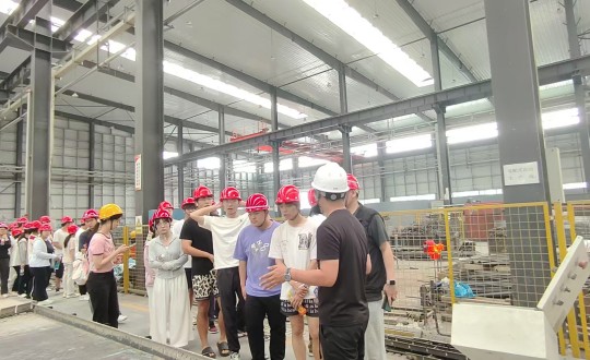 3.長(zhǎng)春工程學(xué)院組織學(xué)生前往裝配式總公司參觀(guān)學(xué)習(xí)_副本.jpg