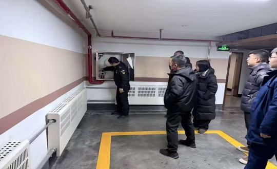 4.凈月區(qū)相關(guān)部門組成消防安全檢查組對國信凈月府進(jìn)行高層消防檢查_副本.jpg 4.凈月區(qū)相關(guān)部門組成消防安全檢查組對國信凈月府進(jìn)行高層消防檢查_副本.jpg